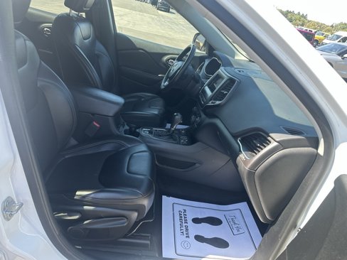 Used 2020 Jeep Cherokee Latitude Plus image 19