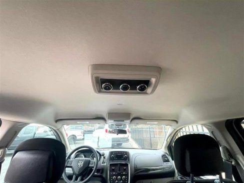 Used 2016 Dodge Grand Caravan SXT image 18
