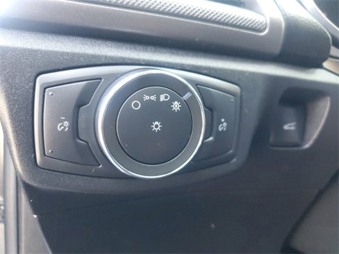 Used 2020 Ford Fusion SE image 21