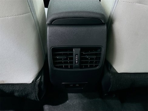 Used 2022 Toyota Corolla Cross LE image 24