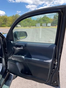 Used 2017 Toyota Tacoma TRD Sport image 36