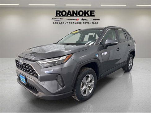 Used 2022 Toyota RAV4 XLE image 1