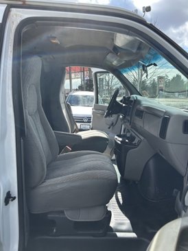 Used 2001 Chevrolet Express 3500 image 19
