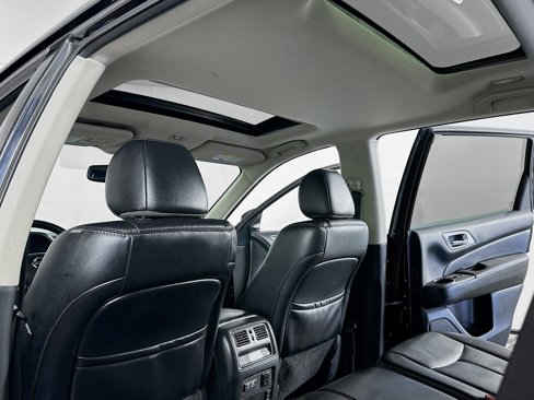 Used 2020 Nissan Pathfinder Platinum w/ Cargo Package image 6