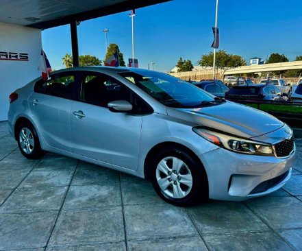 Used 2017 Kia Forte LX image 5