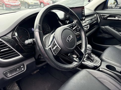 Used 2021 Kia Seltos EX image 16