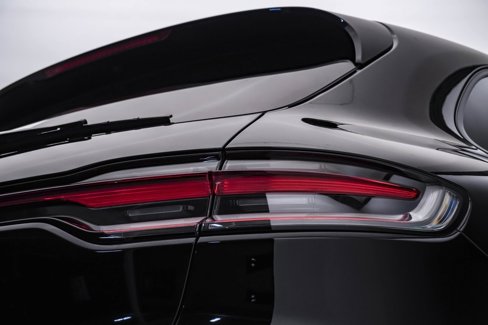 Certified 2025 Porsche Macan image 13