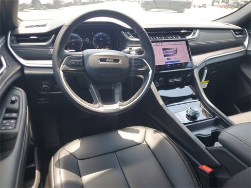 New 2025 Jeep Grand Cherokee Limited w/ Black Appearance Package image 13