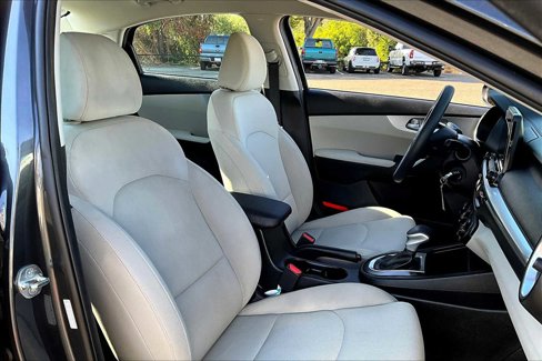Used 2023 Kia Forte LXS image 8
