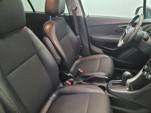 Used 2019 Chevrolet Trax LT w/ LT Convenience Package image 21
