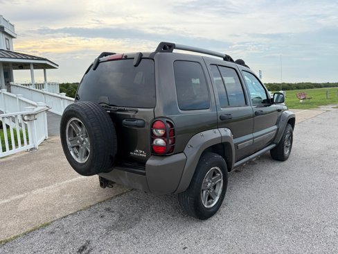 Used 2005 Jeep Liberty Renegade image 6