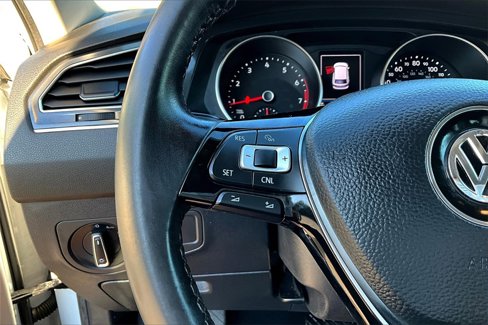 Used 2018 Volkswagen Tiguan SE image 11