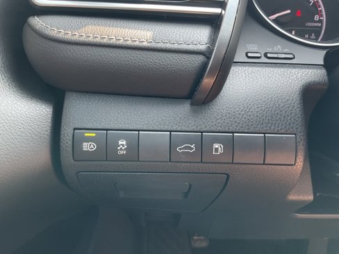 Used 2018 Toyota Camry SE image 6