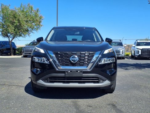 Used 2021 Nissan Rogue SV image 2