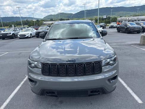 Used 2020 Jeep Grand Cherokee Laredo image 2