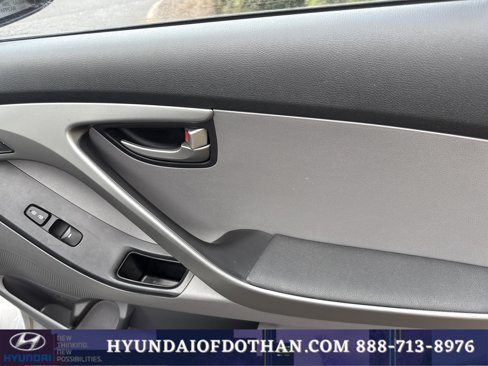 Used 2016 Hyundai Elantra SE image 17