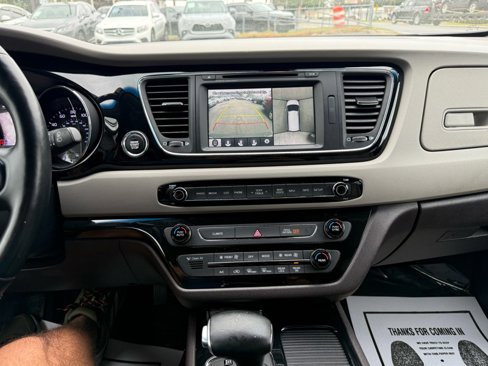 Used 2017 Kia Sedona SX Limited image 22