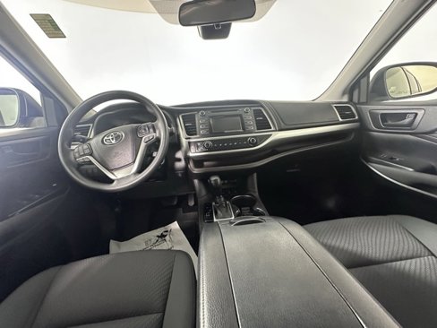 Used 2018 Toyota Highlander LE image 16