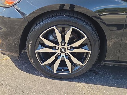Used 2017 Chevrolet Malibu LT w/ Leather Package image 2