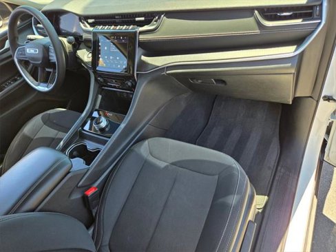 Used 2023 Jeep Grand Cherokee Laredo image 19