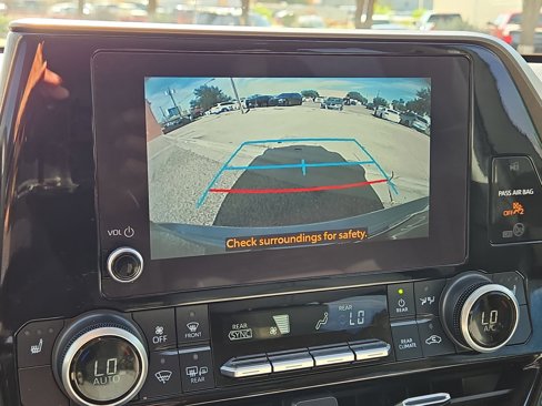 Used 2023 Toyota Highlander XLE image 18