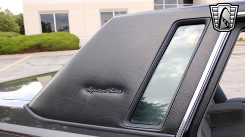 Used 1986 Lincoln Town Car image 23