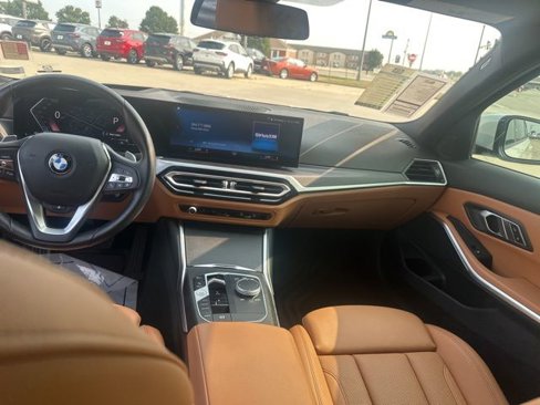 Used 2023 BMW 330i xDrive Sedan w/ Premium Package image 28