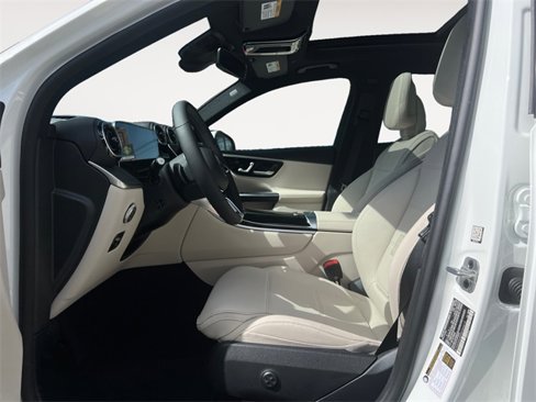New 2025 Mercedes-Benz GLC 300 4MATIC image 9