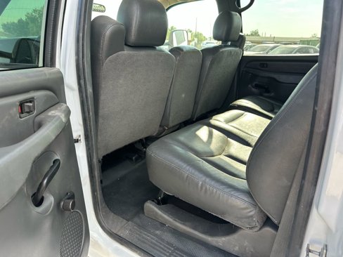 Used 2004 GMC Sierra 2500 SLE w/ Heavy-Duty Power Package image 29