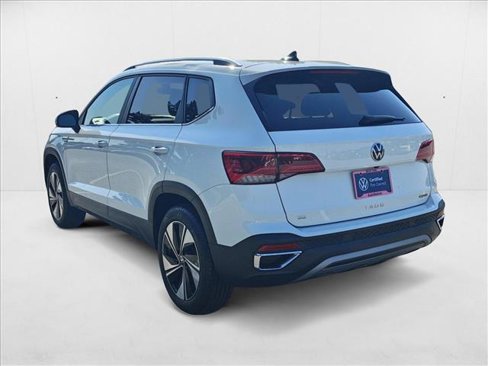 Certified 2024 Volkswagen Taos SE image 7