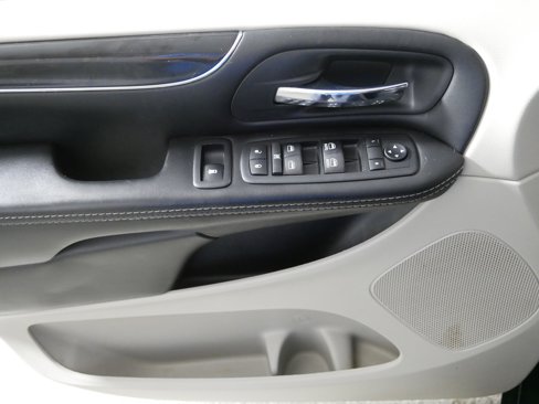 Used 2017 Dodge Grand Caravan SXT image 19