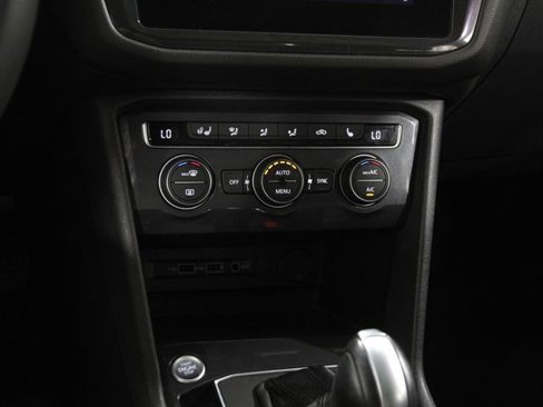 Used 2020 Volkswagen Tiguan SEL image 14