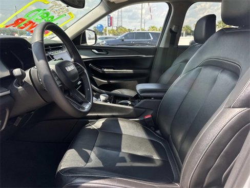 Used 2023 Jeep Grand Cherokee Limited w/ Black Appearance Package image 11