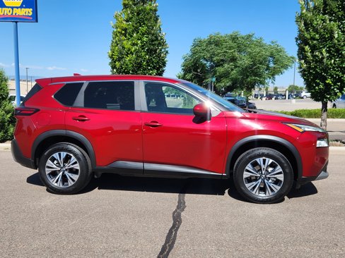 Used 2023 Nissan Rogue SV image 2
