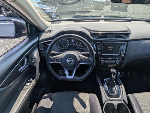 Used 2018 Nissan Rogue SV image 16