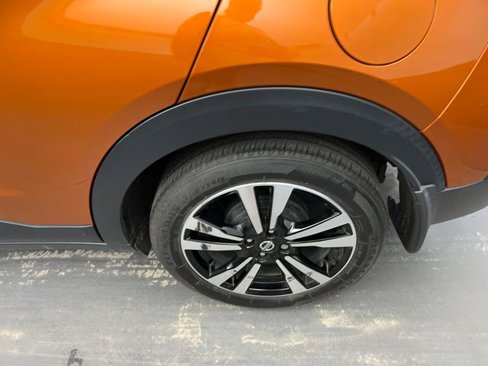 Used 2020 Nissan Kicks SR image 16