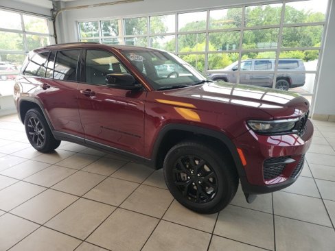 Certified 2024 Jeep Grand Cherokee Altitude image 2