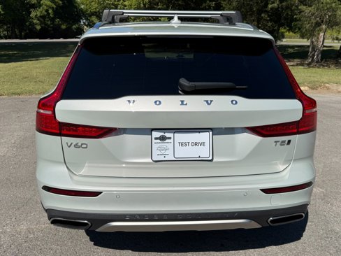 Used 2020 Volvo V60 T5 Cross Country image 5