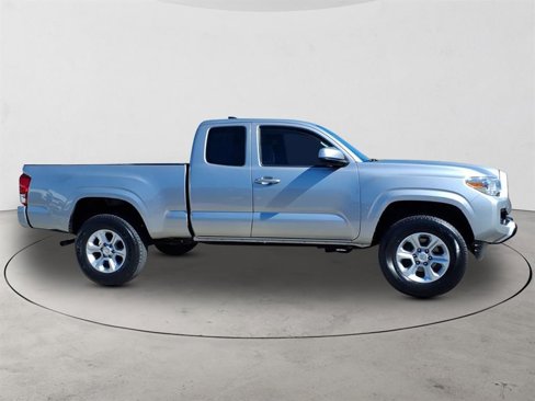 Used 2016 Toyota Tacoma SR image 4