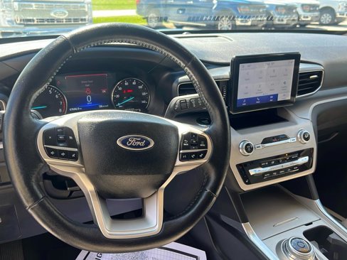 Used 2023 Ford Explorer XLT w/ Equipment Group 202A image 9