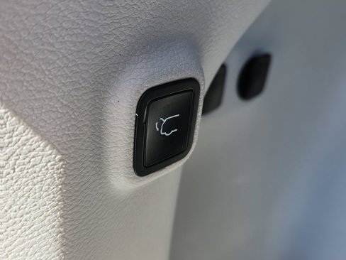 Used 2019 Jeep Cherokee Limited image 12