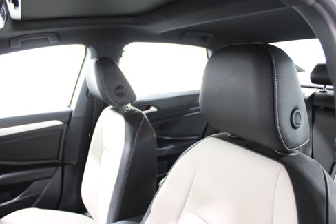 Used 2021 Volkswagen Jetta R-Line w/ R-Line Cold Weather Package image 5
