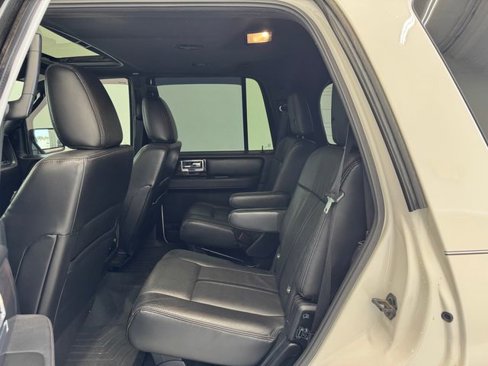 Used 2016 Lincoln Navigator Reserve image 19