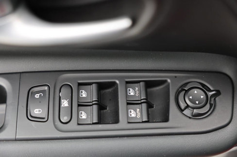 Used 2023 Jeep Renegade Latitude w/ Premium Group image 18