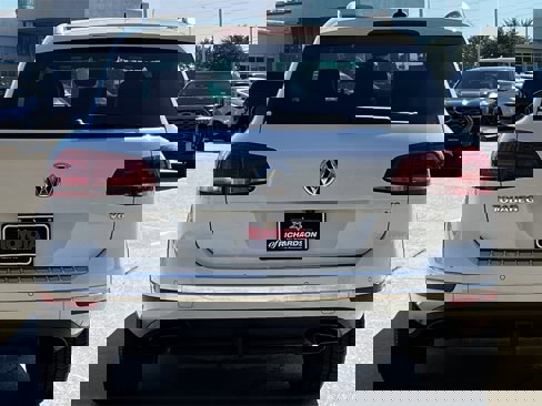 Used 2017 Volkswagen Touareg Wolfsburg Edition image 5