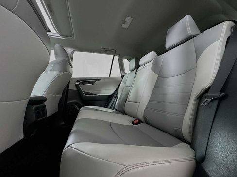 Used 2021 Toyota RAV4 XLE Premium image 22