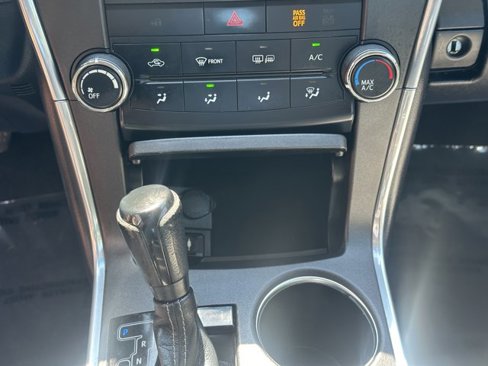 Used 2016 Toyota Camry SE image 17