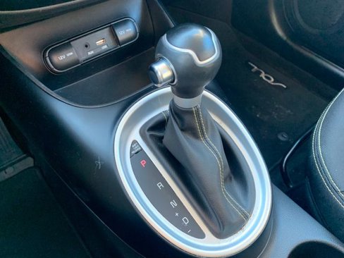 Used 2016 Kia Soul + image 18