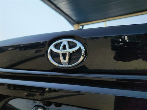 Used 2021 Toyota Corolla LE image 29