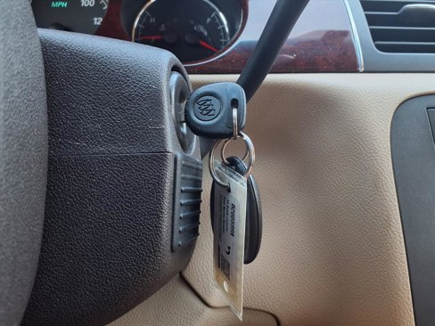 Used 2008 Buick Lucerne CXL image 15
